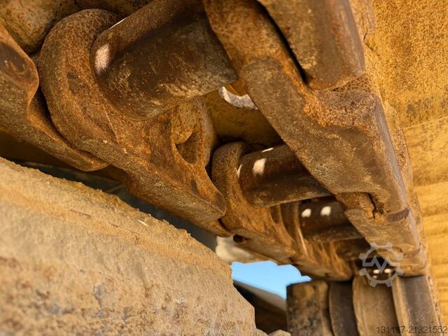 Crawler excavator CAT 395 (Saudi Arabia)