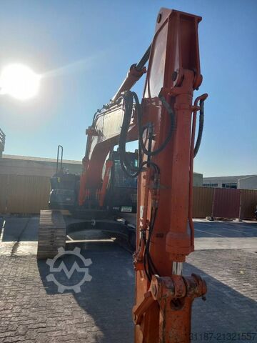 Crawler excavator Hitachi ZX220LC (Abu Dhabi)