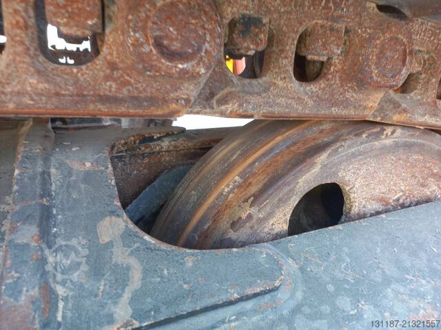 Crawler excavator Hitachi ZX220LC (Abu Dhabi)