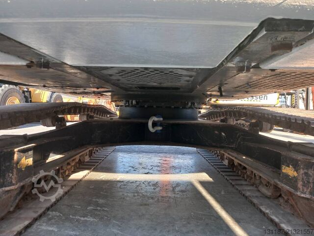 Crawler excavator Hitachi ZX220LC (Abu Dhabi)