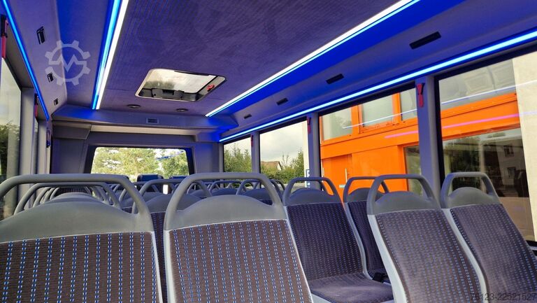 Kleinbus MERCEDES-BENZ 30 Sitzer Schul- Transferbus 519 Vorlauffahrzeug