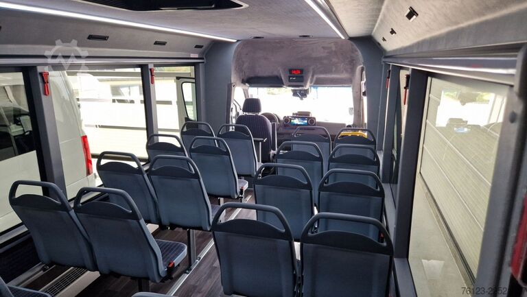 Kleinbus MERCEDES-BENZ 30 Sitzer Schul- Transferbus 519 Vorlauffahrzeug