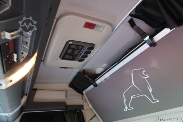 LKW mit Pritsche & Plane MAN TGX 26.480 LL 6x2