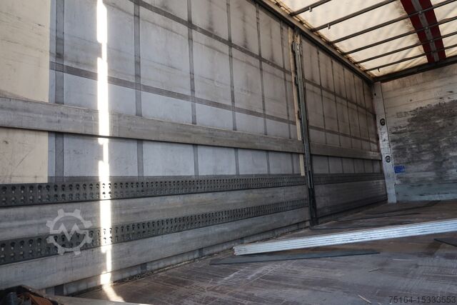 Anhänger mit Pritsche & Plane Hofmann