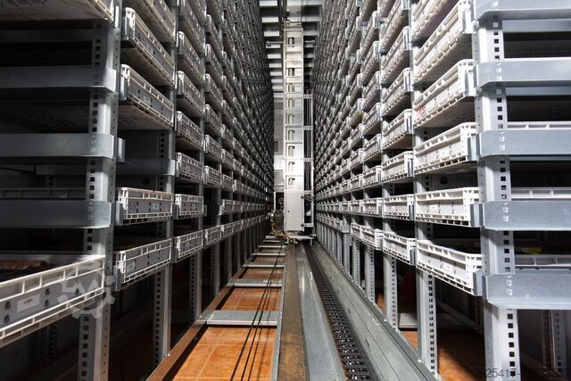 Automatic vertical storage system Kardex Remstar LR-35