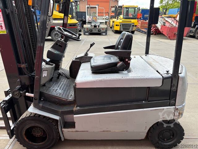 Forklift Nissan GQ02 L 30 CU