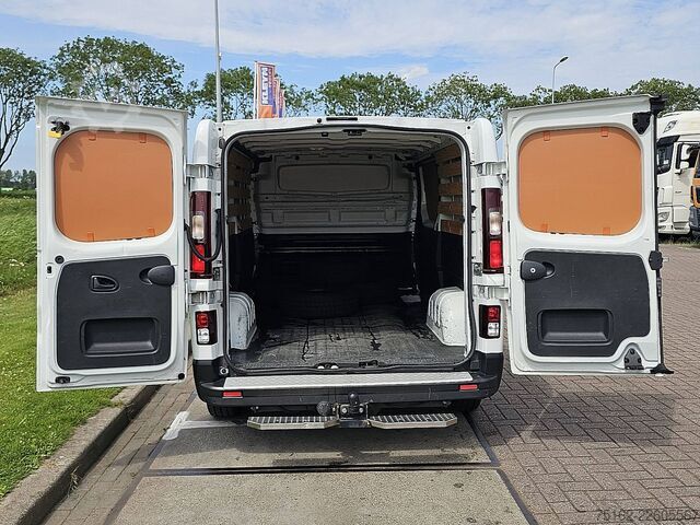 High-roof van RENAULT TRAFIC 1.6 DCI
