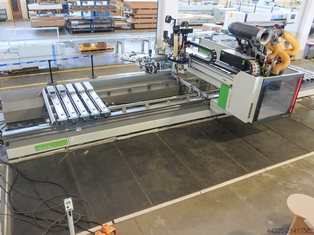 CNC Machine Centres For Routing, Drilling And Edgebanding. BIESSE ROVER B 1984 G EDGE