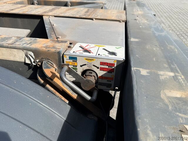 Swap body semitrailer BROSHUIS MFCC-HD 3-Achs Containerchassis