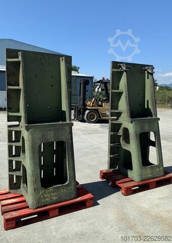 Paar Gusseisen-Winkelplatten Paire d'équerres en fonte 2075 x 1000 x 700 mm