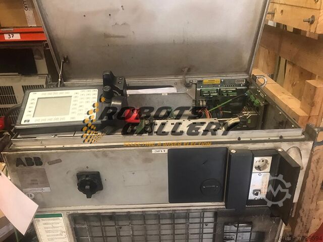 IRB 2400L with Fronius power supply ABB IRB 2400L con fuente de energía Fronius