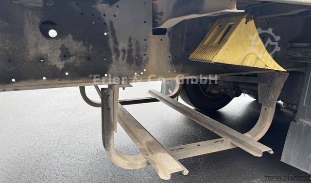 Working platform semitrailer SCHMITZ CARGOBULL Rahmen verzinkt, Bordwände, I.+III. Achse Lift