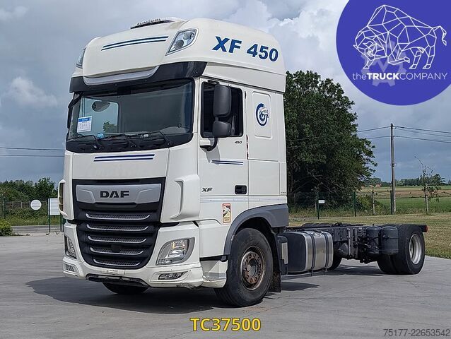 Chassis with cab DAF XF 450