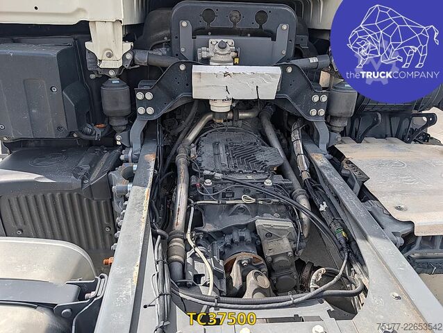 Chassis with cab DAF XF 450