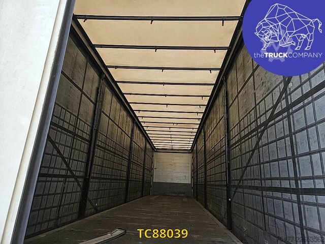 Sliding tarpaulins Schmitz Cargobull 