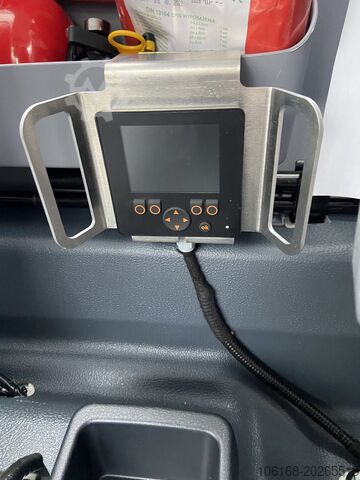Roll-off tipper Fuso Canter 7C18 Abrollkipper - 59.990 Euro