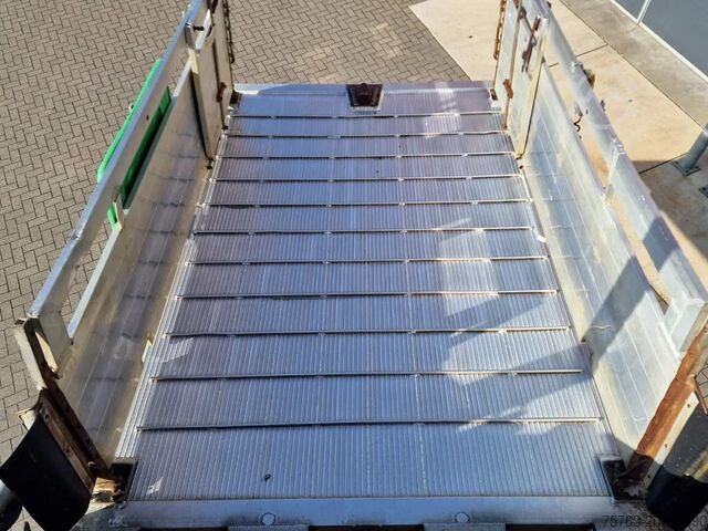 Cattle transport Pezzaioli 5 deck livestock trailer - Water & Ventilation ...