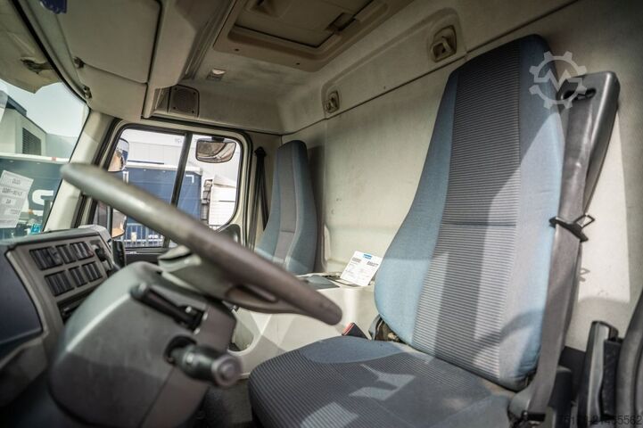 Refrigerated/freezer transport VOLVO FLH 290 +CARRIER