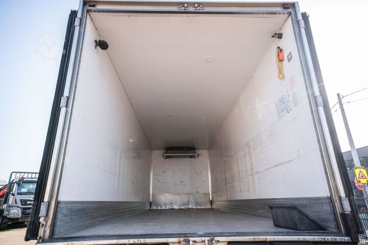 Refrigerated/freezer transport VOLVO FLH 290 +CARRIER