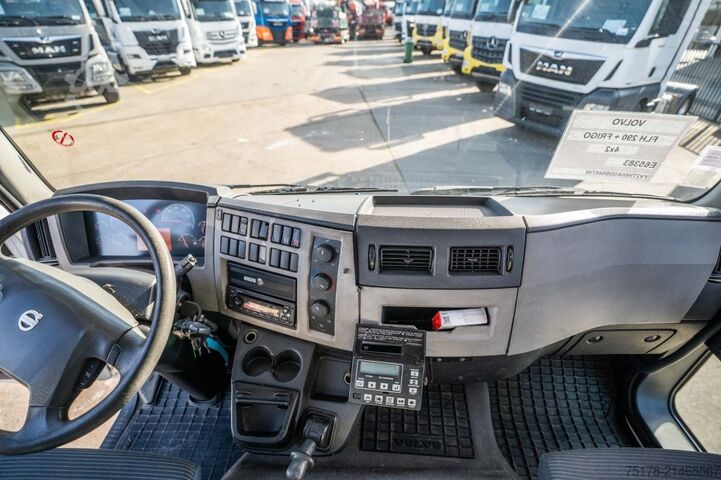 Refrigerated/freezer transport VOLVO FLH 290 +CARRIER