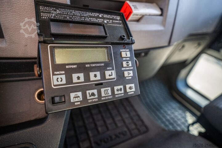 Refrigerated/freezer transport VOLVO FLH 290 +CARRIER