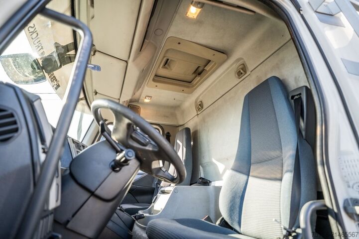 Refrigerated/freezer transport VOLVO FLH 290 +CARRIER