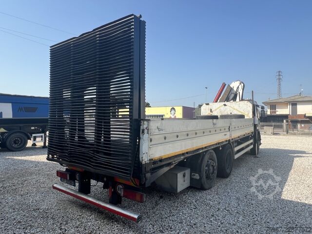 Lkw mit Festaufbau, Rampe und Kran Renault Premium 300