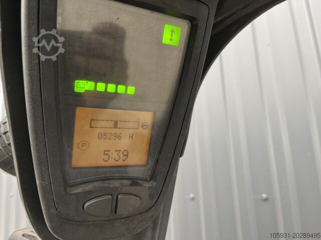 Electric 3-wheel forklift Linde E18-02