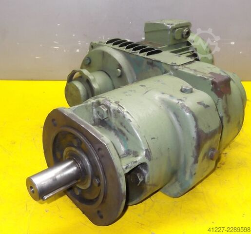 Adjustable gear motor 0.55 kW 4.4-26 rpm SEW-EURODRIVE RF53VD80N-6RK1