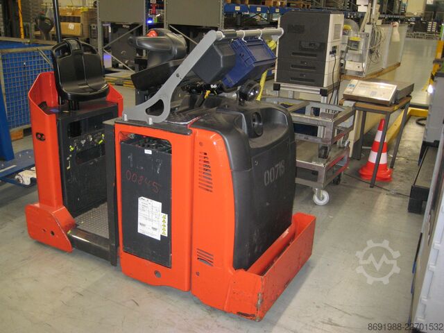 Elektroschlepper mit Standplattform Linde P50