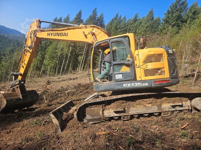 Raupenbagger HYUNDAI HX 235 LCR