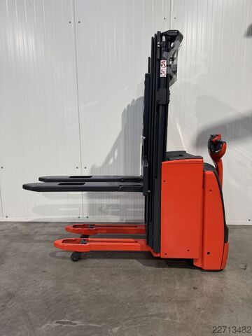 High Lift stacker Linde L 14 i Triplex