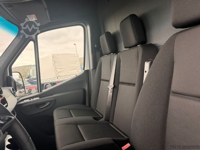 High top van MERCEDES-BENZ Sprinter 319 CDI Extralang DISTRONIC Kamera LED