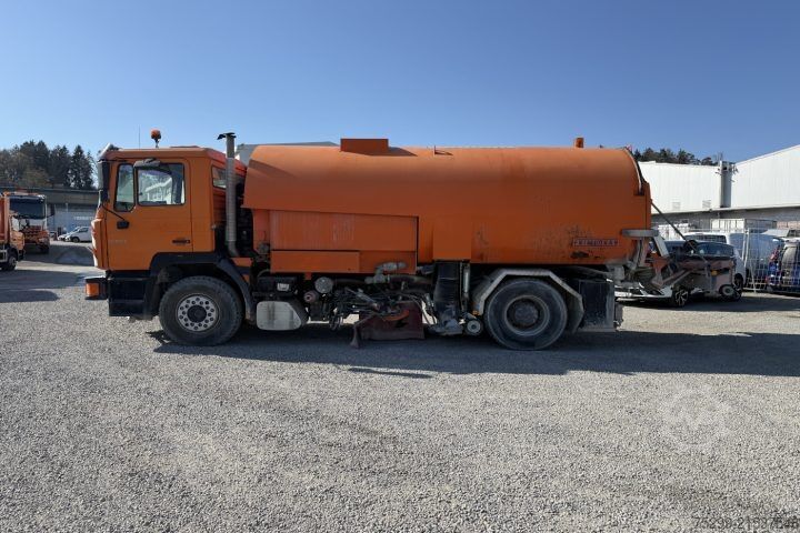 Sweeper truck MAN 19.364 FLC 4x2 Kehrmaschine Hecksauger