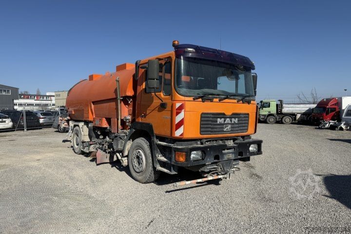 Sweeper truck MAN 19.364 FLC 4x2 Kehrmaschine Hecksauger