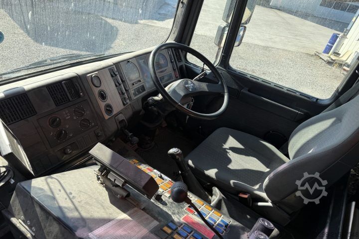 Sweeper truck MAN 19.364 FLC 4x2 Kehrmaschine Hecksauger