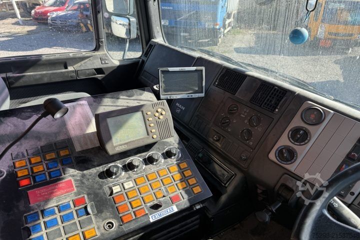 Sweeper truck MAN 19.364 FLC 4x2 Kehrmaschine Hecksauger