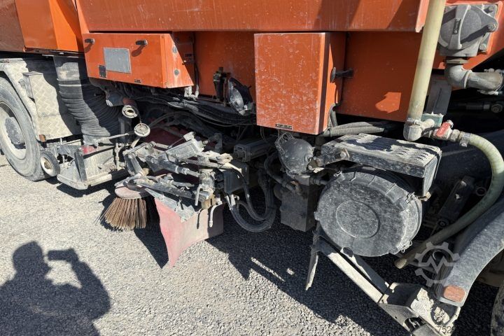 Sweeper truck MAN 19.364 FLC 4x2 Kehrmaschine Hecksauger