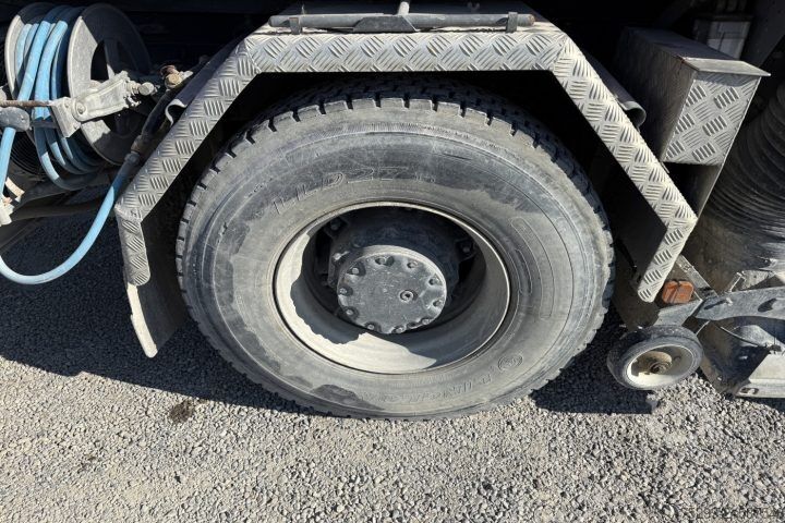 Sweeper truck MAN 19.364 FLC 4x2 Kehrmaschine Hecksauger