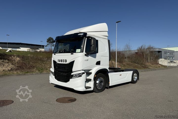 Standard tractor unit Iveco AT440S34T/P S-Way Retarder 400 km