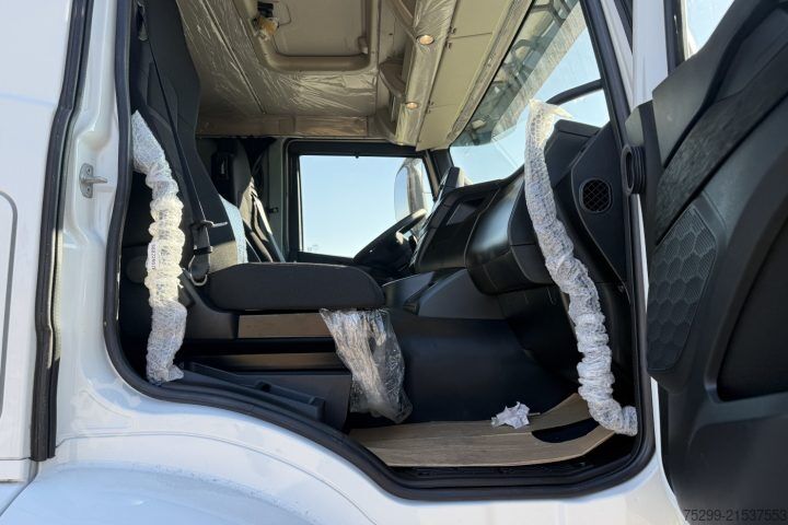 Standard tractor unit Iveco AT440S34T/P S-Way Retarder 400 km