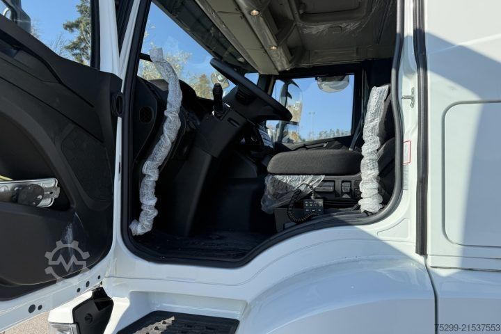 Standard tractor unit Iveco AT440S34T/P S-Way Retarder 400 km