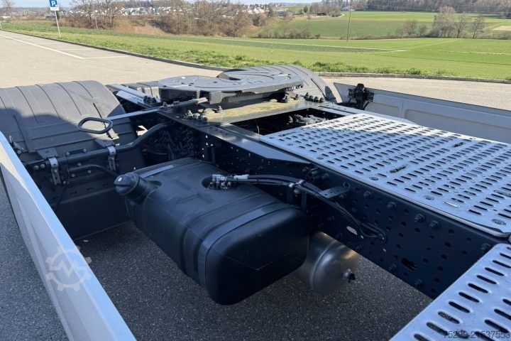 Standard tractor unit Iveco AT440S34T/P S-Way Retarder 400 km