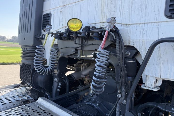 Standard tractor unit Iveco AT440S34T/P S-Way Retarder 400 km