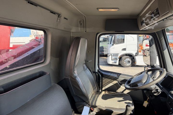 Truck mounted crane Volvo FM9-300 4x2 HMF 1223 K3 / Swiss-Vehicle