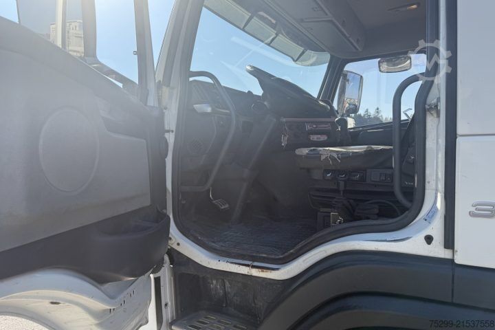 Truck mounted crane Volvo FM9-300 4x2 HMF 1223 K3 / Swiss-Vehicle