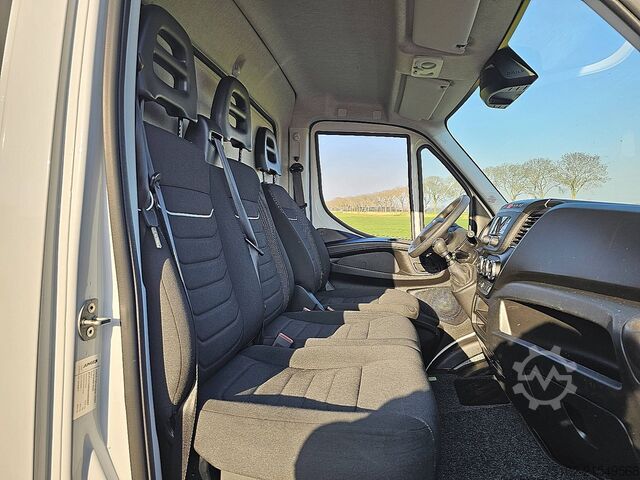 Koffer IVECO DAILY 35C16 Bakwagen Laadklep