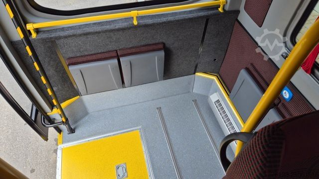 Kleinbus MERCEDES-BENZ Sprinter 517 Heckniederflur Vorlauffahrzeug