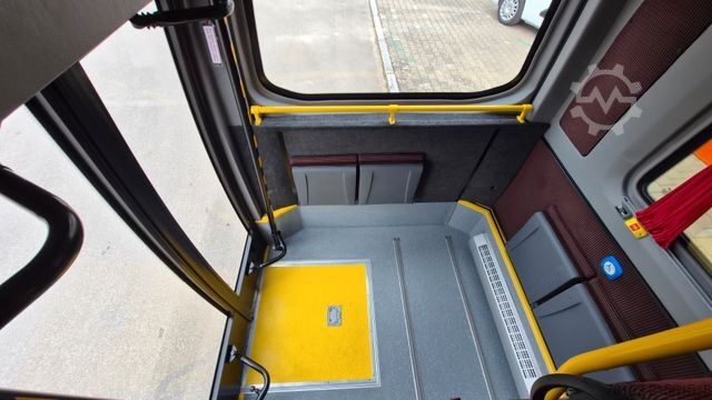 Kleinbus MERCEDES-BENZ Sprinter 517 Heckniederflur Vorlauffahrzeug