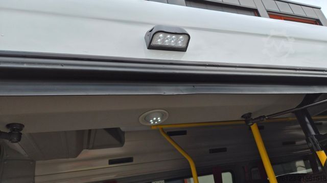 Kleinbus MERCEDES-BENZ Sprinter 517 Heckniederflur Vorlauffahrzeug